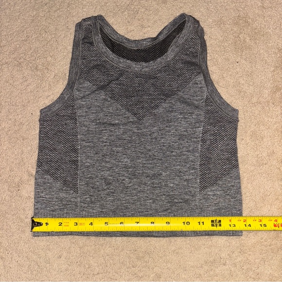 Old navy athletic cropped tank - Picture 5 of 5